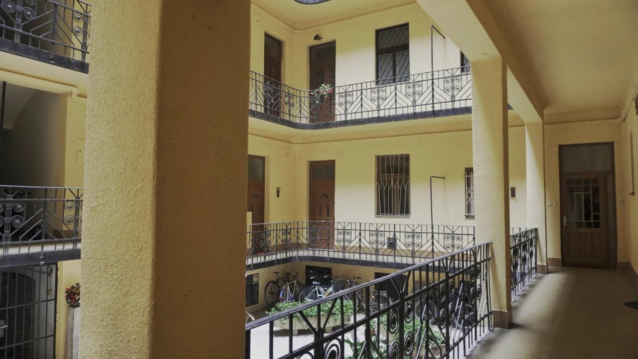 River Center Apartment *