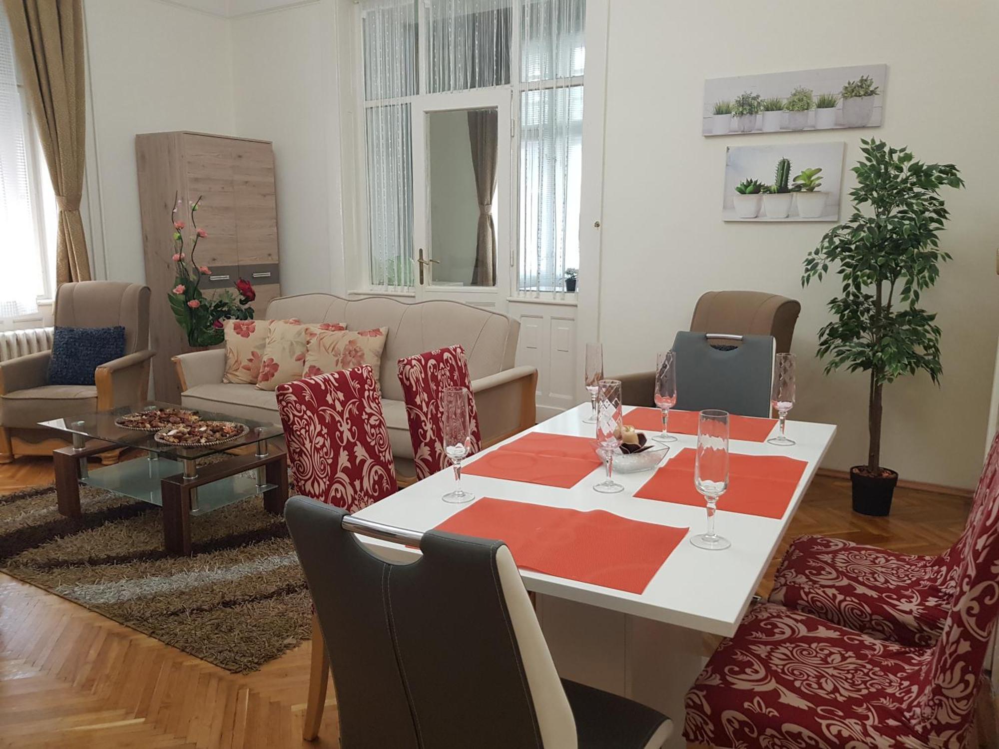 Apartment River Center *
